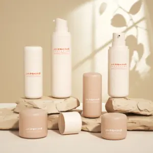 Airless cosmetic plastic packaging