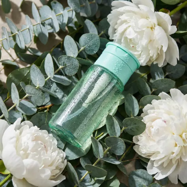 Nail polish remover pump bottle